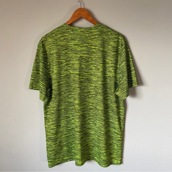 Old Navy Active | T-Shirt - Picture 4 of 4